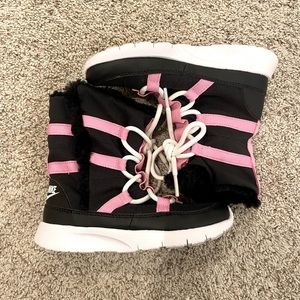 NIKE Toddler Snow Shoes Size 12